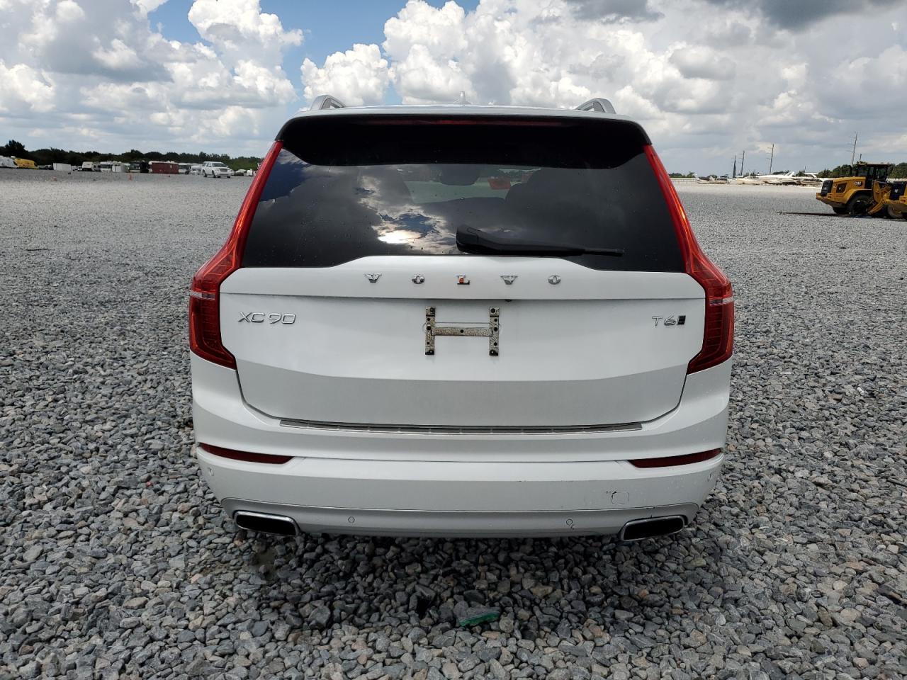 2017 VOLVO XC90