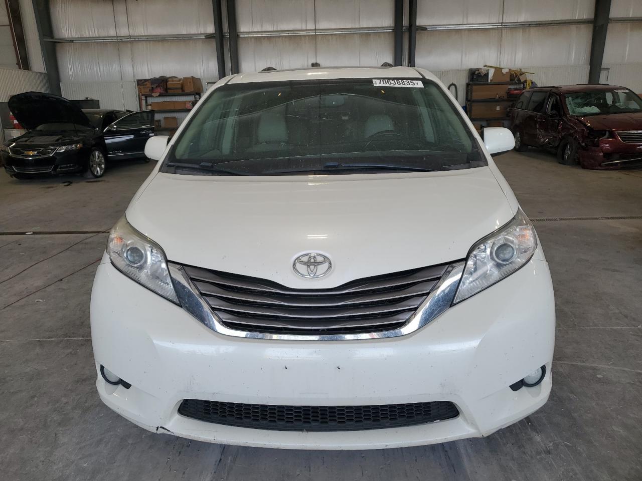 2016 TOYOTA SIENNA