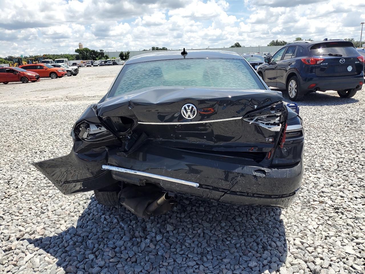 2017 VOLKSWAGEN Passat