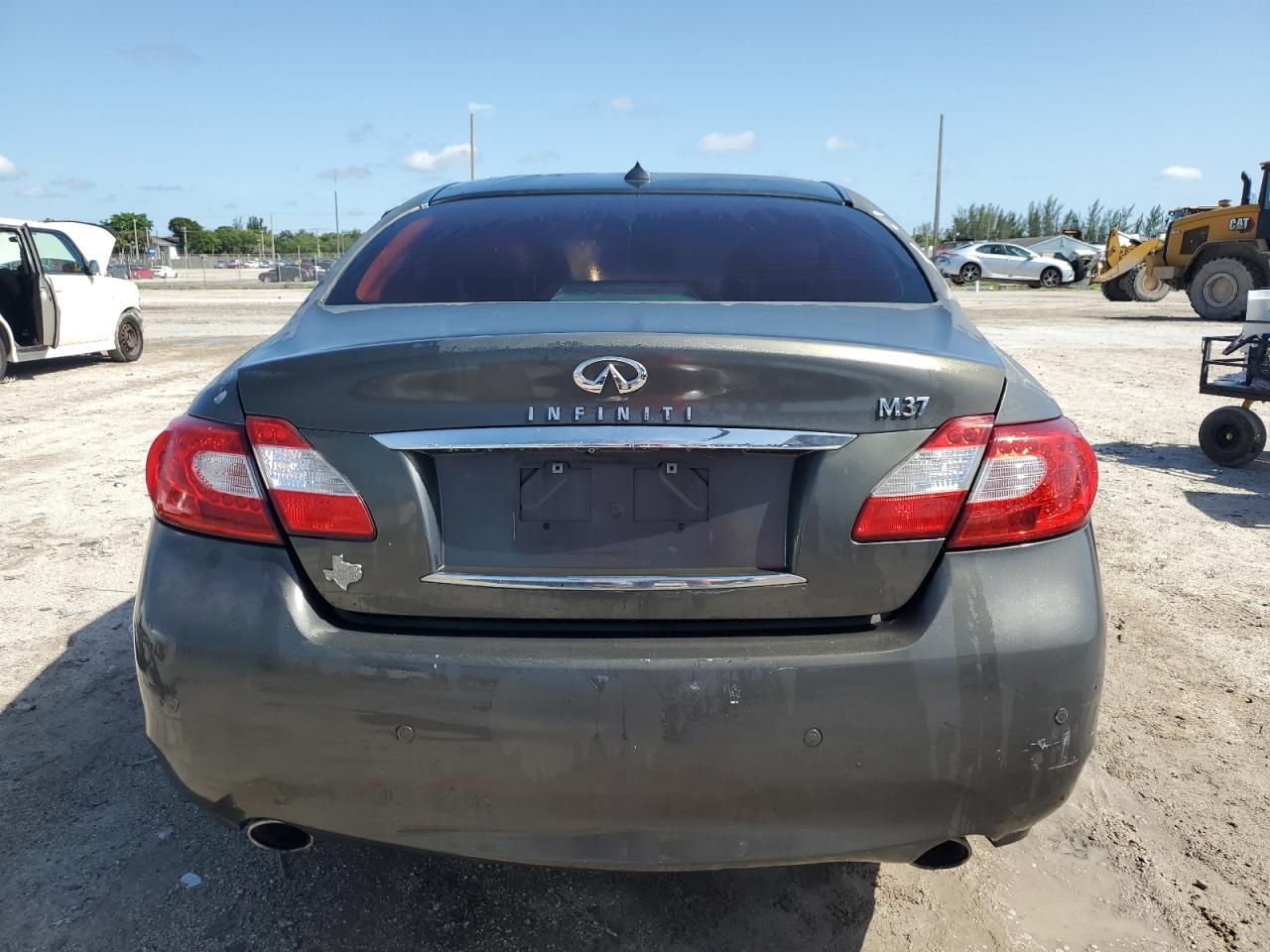 2011 INFINITI M37