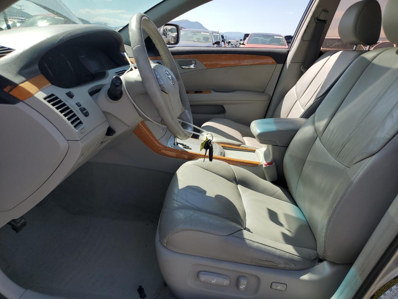 2005 TOYOTA Avalon