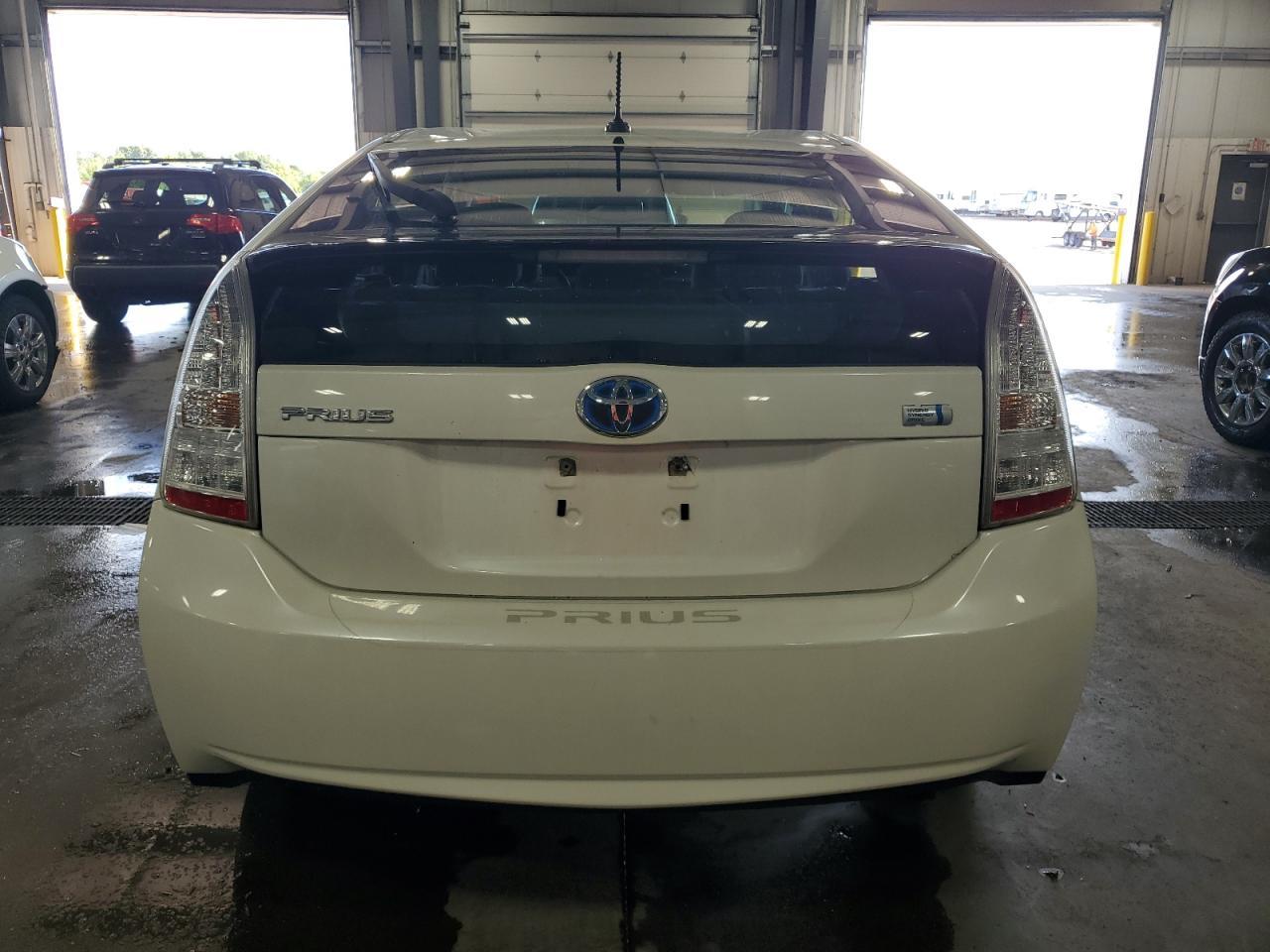 2011 TOYOTA PRIUS