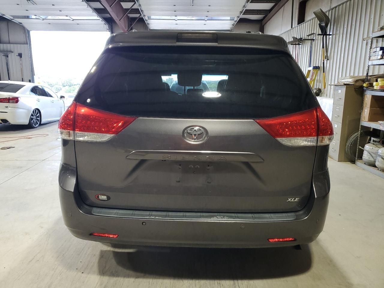 2014 TOYOTA SIENNA