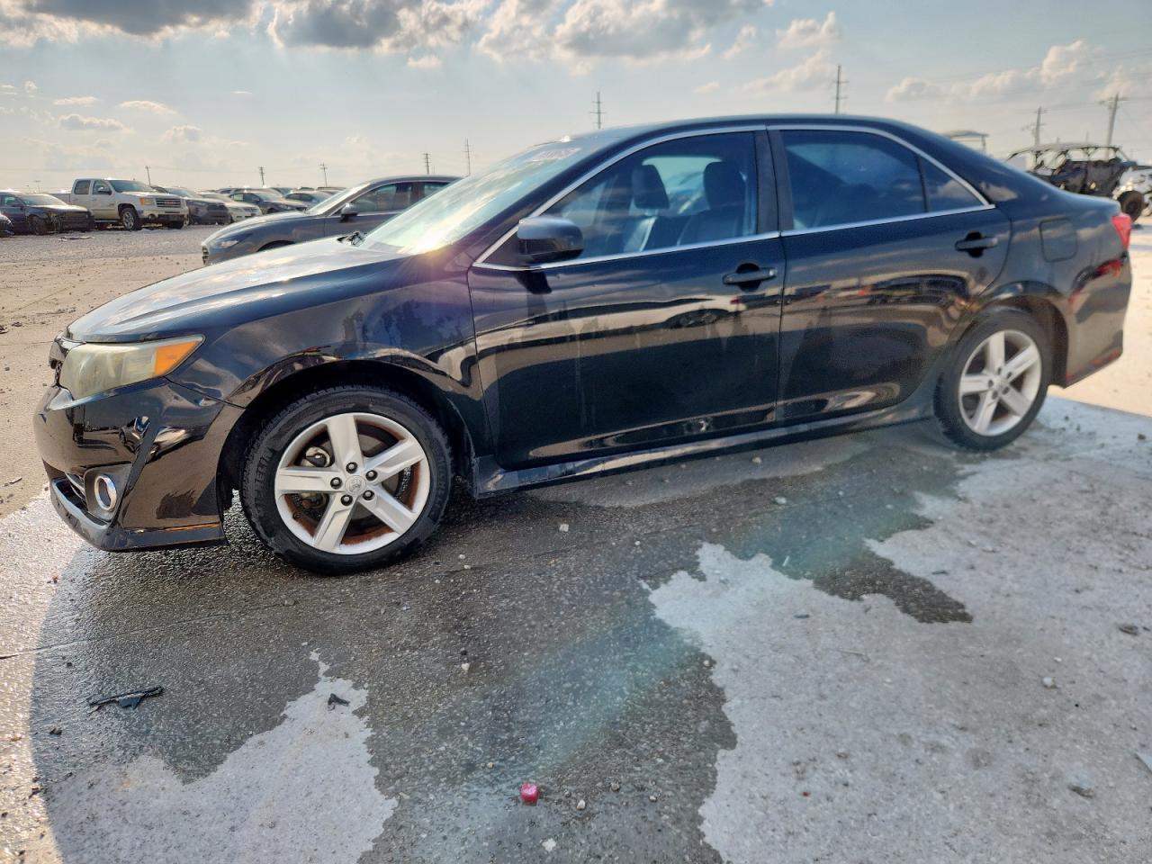 2014 TOYOTA CAMRY