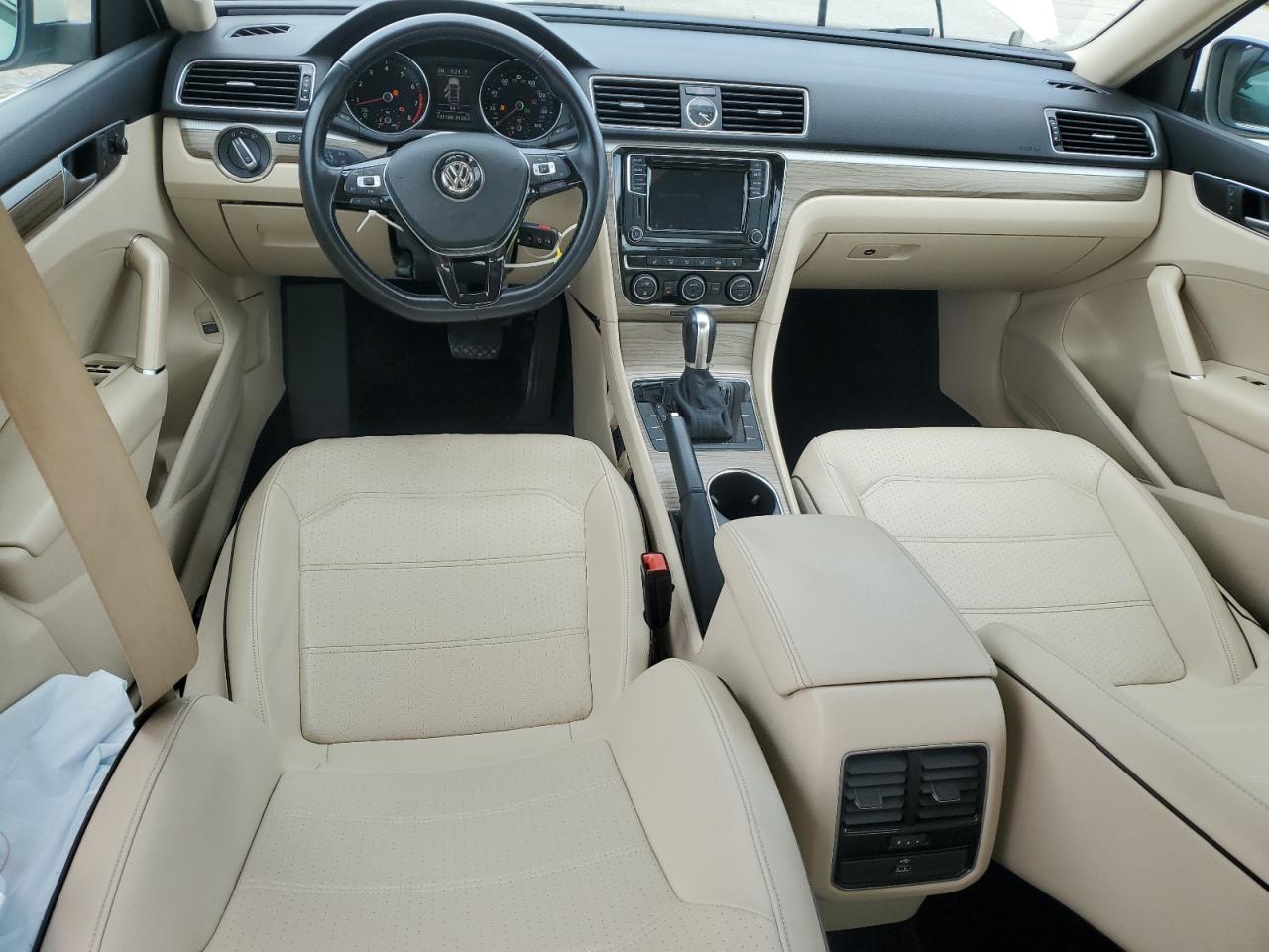 2016 VOLKSWAGEN Passat