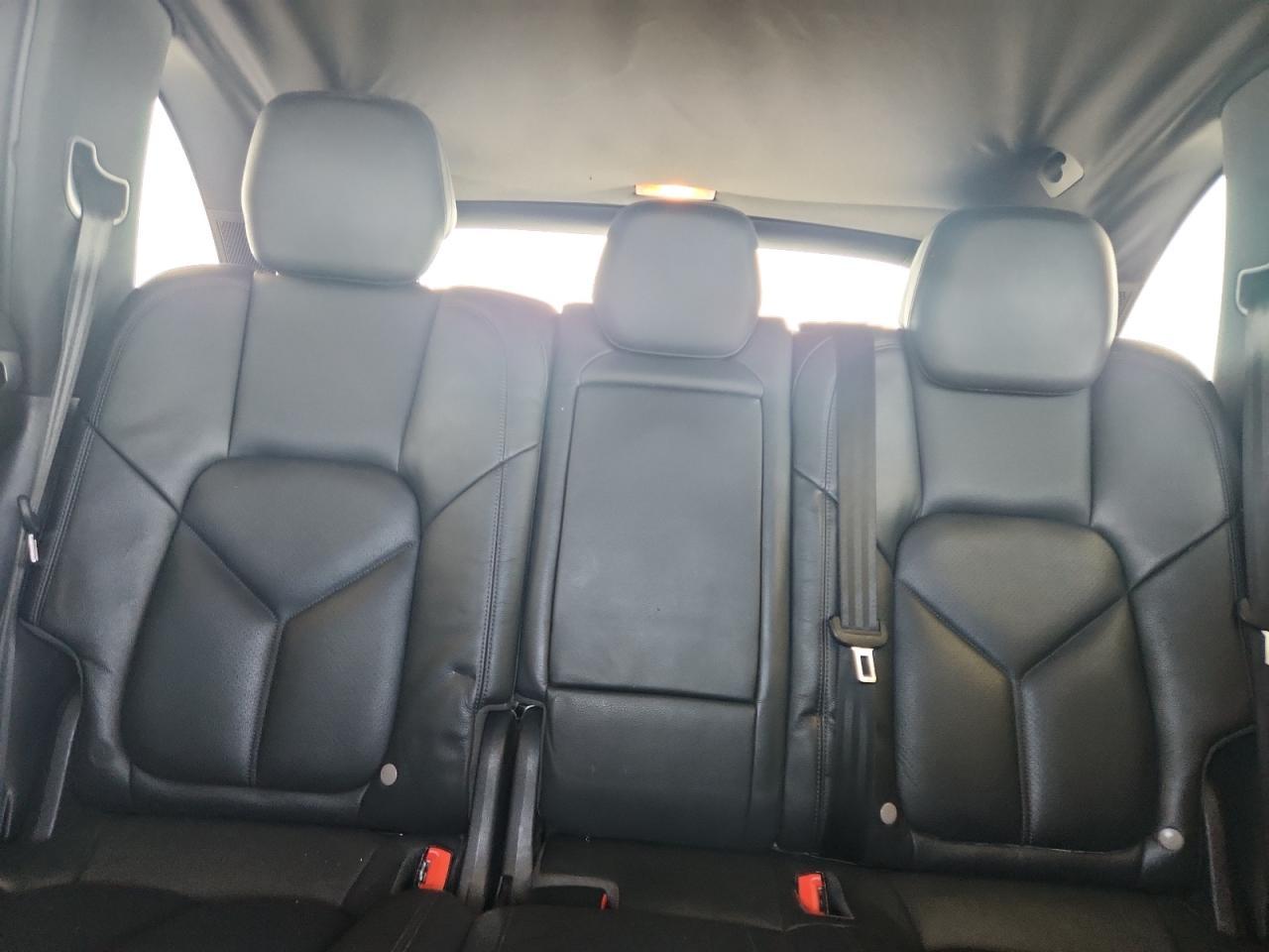 2015 PORSCHE CAYENNE