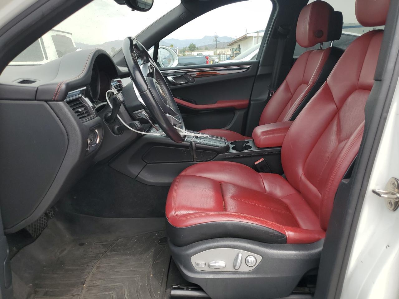 2017 PORSCHE Macan