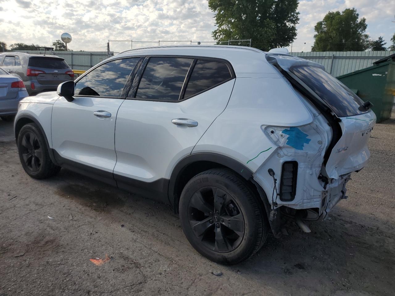 2021 VOLVO XC40