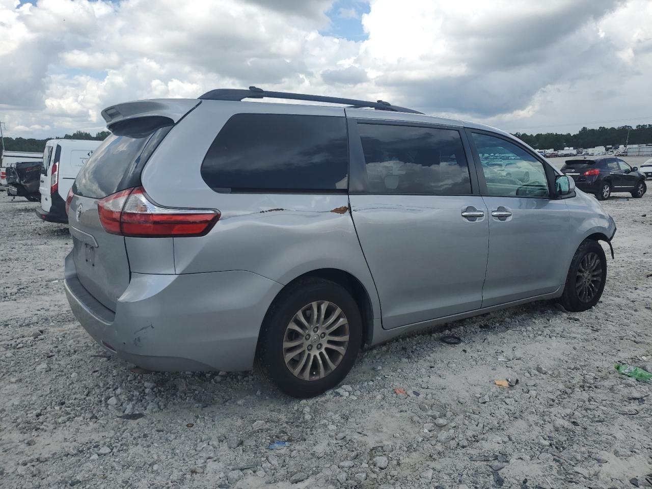 2015 TOYOTA SIENNA