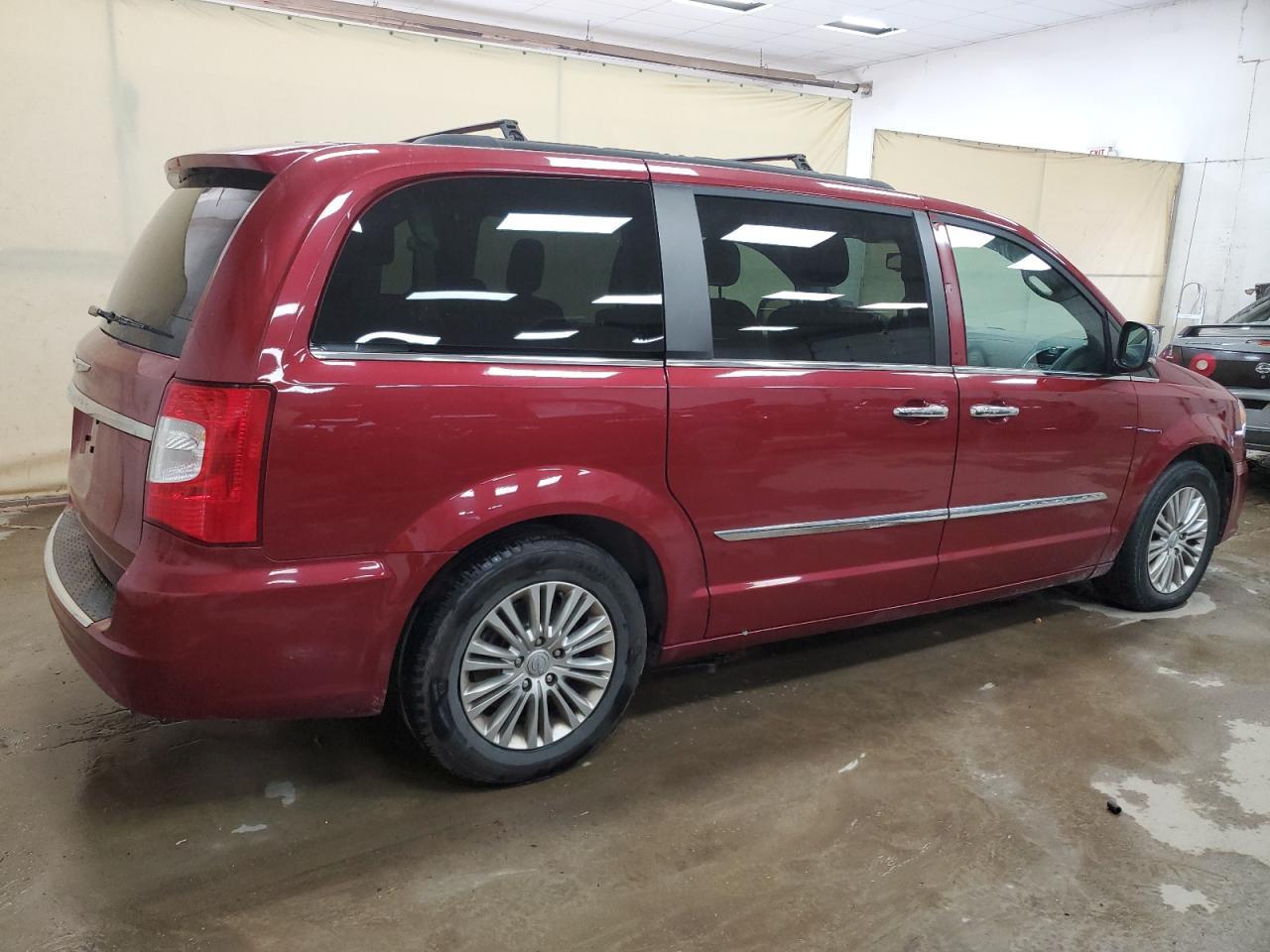 2015 CHRYSLER Town & Country