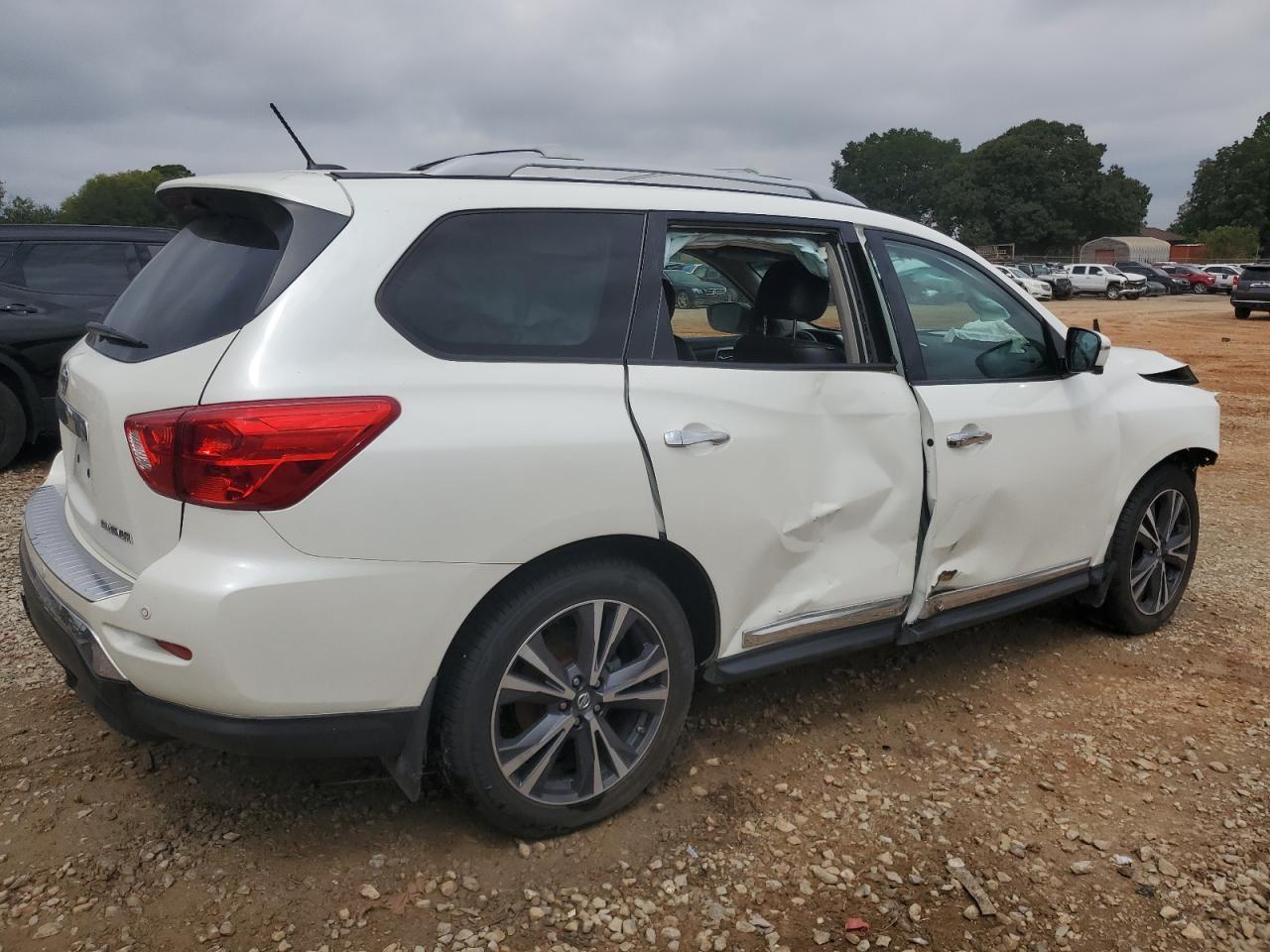 2017 NISSAN PATHFINDER