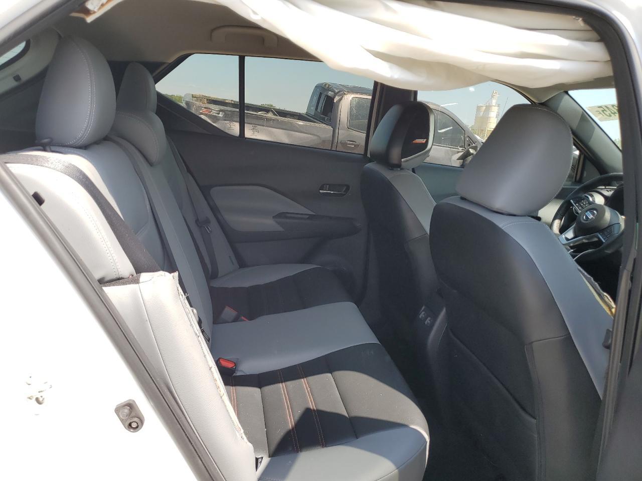 2021 NISSAN KICKS