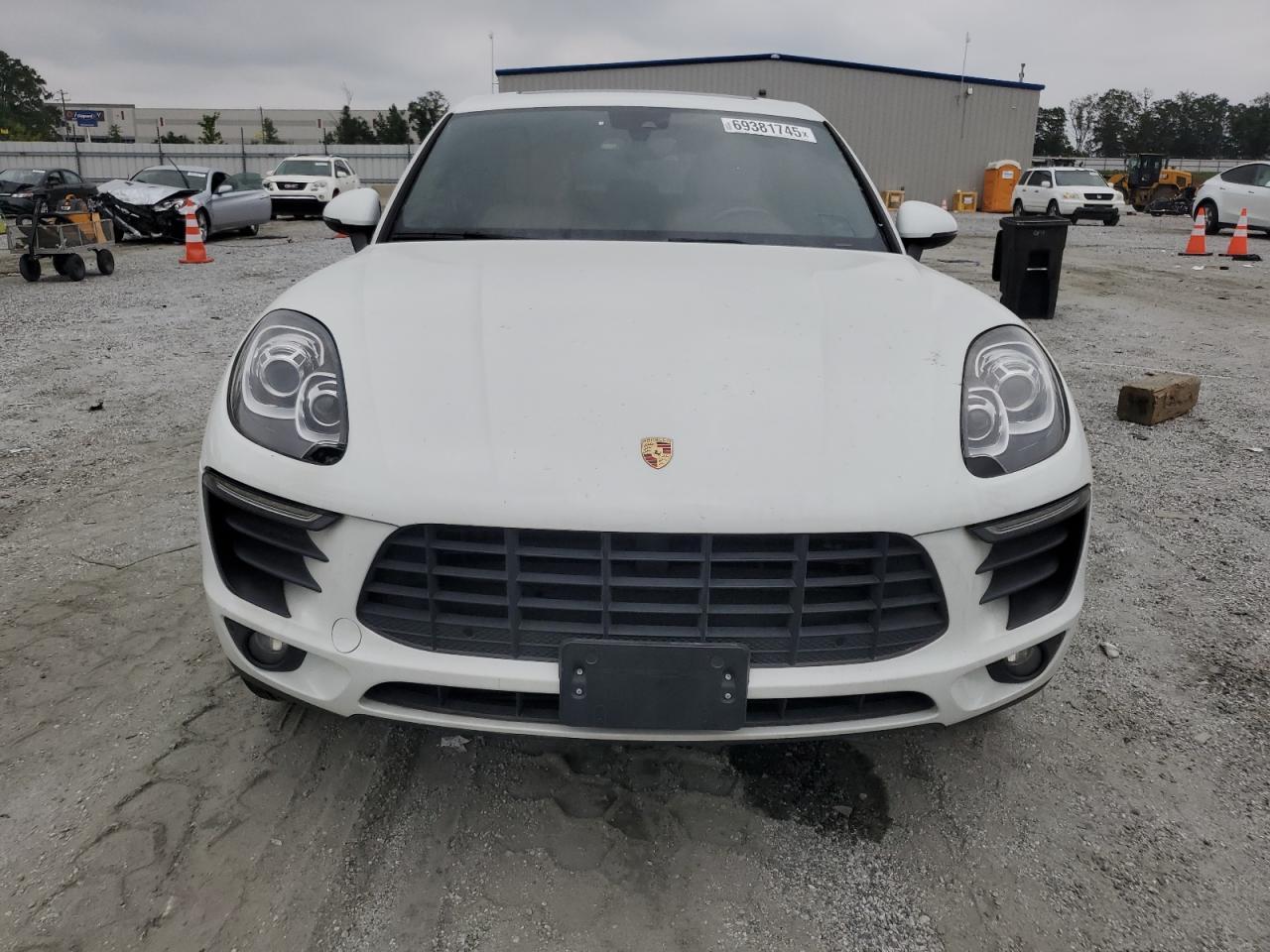 2018 PORSCHE Macan