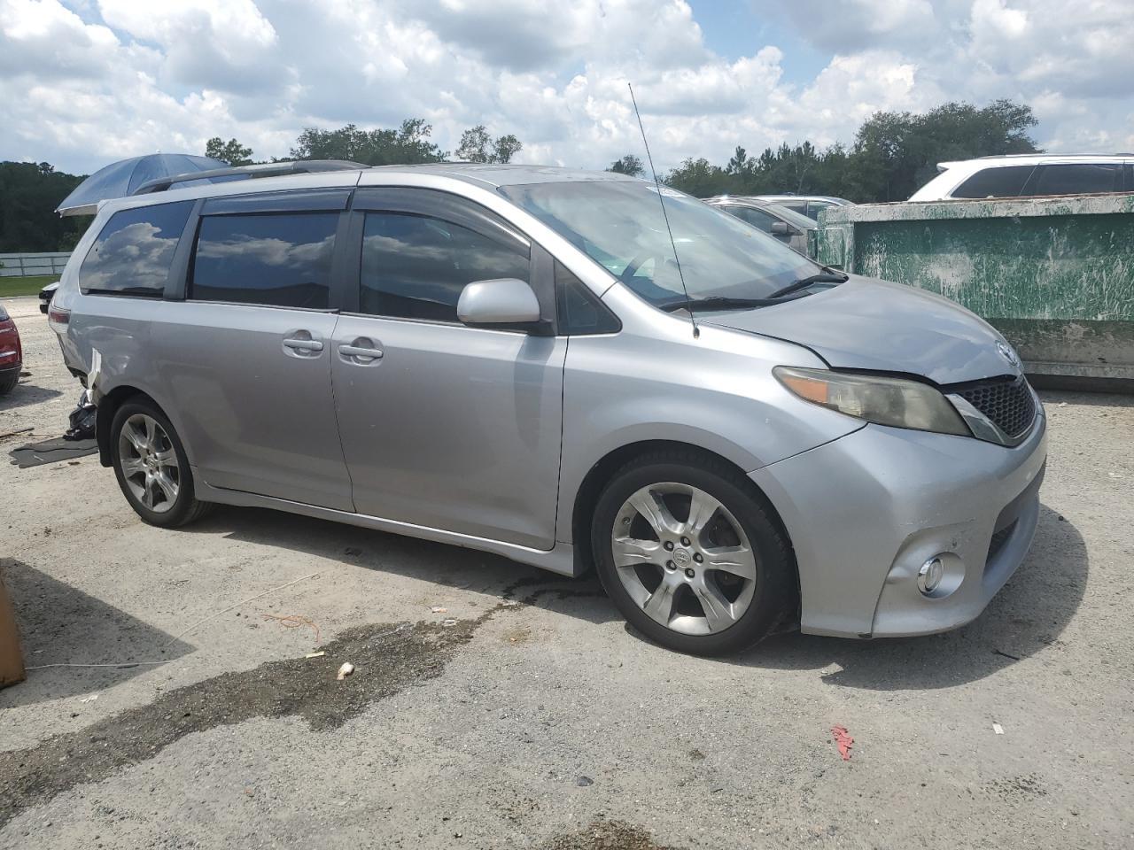 2012 TOYOTA SIENNA