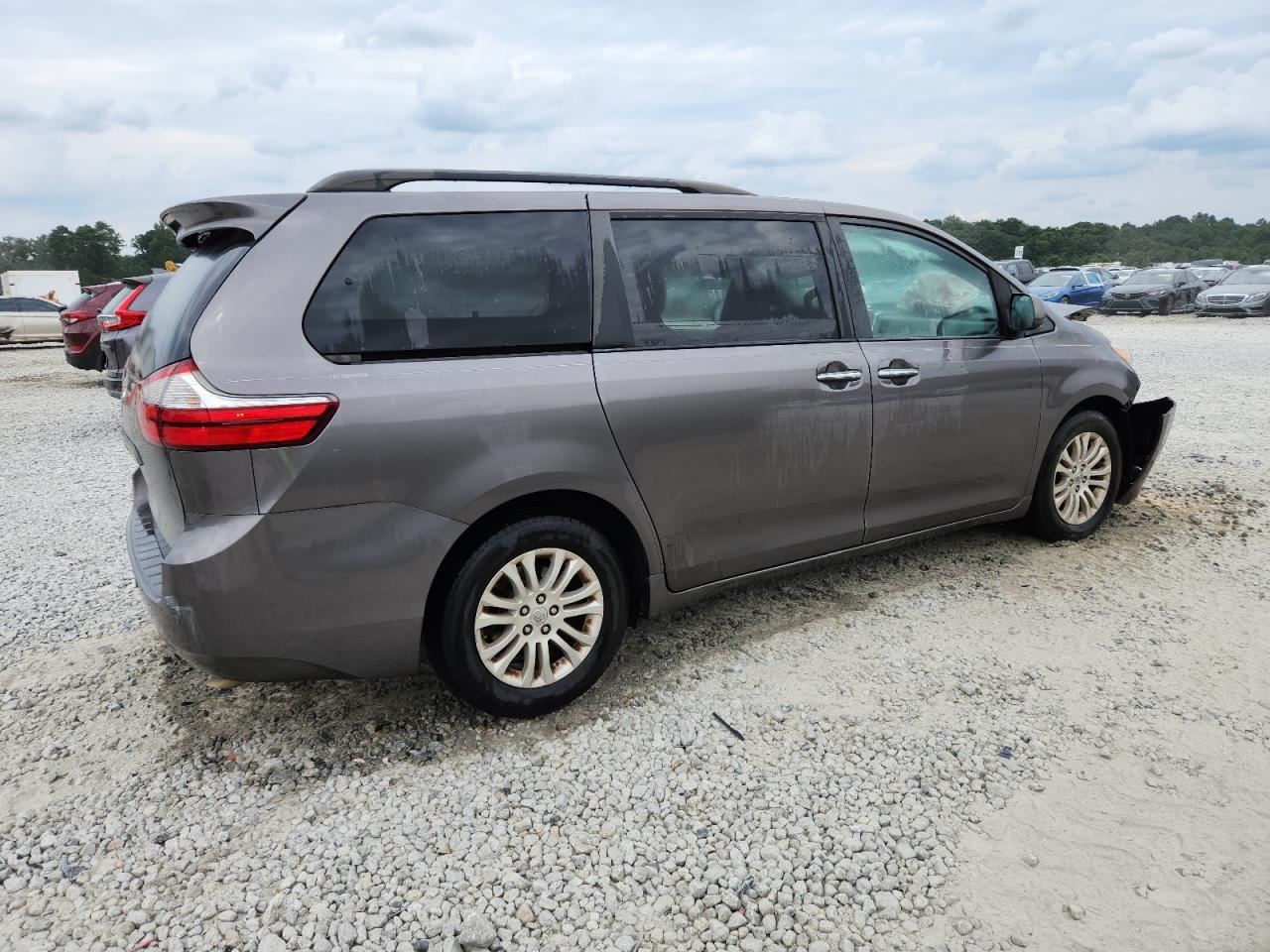 2016 TOYOTA SIENNA