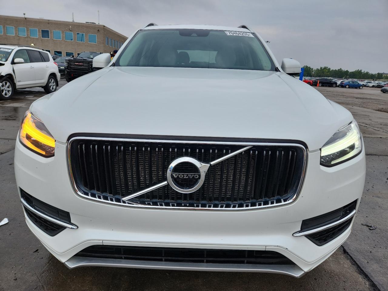 2019 VOLVO XC90