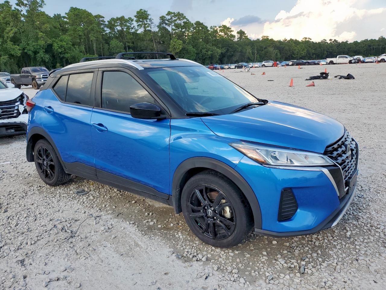 2023 NISSAN KICKS
