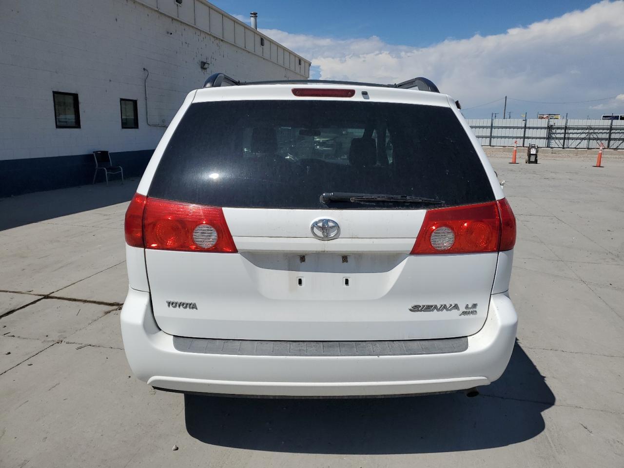 2009 TOYOTA SIENNA