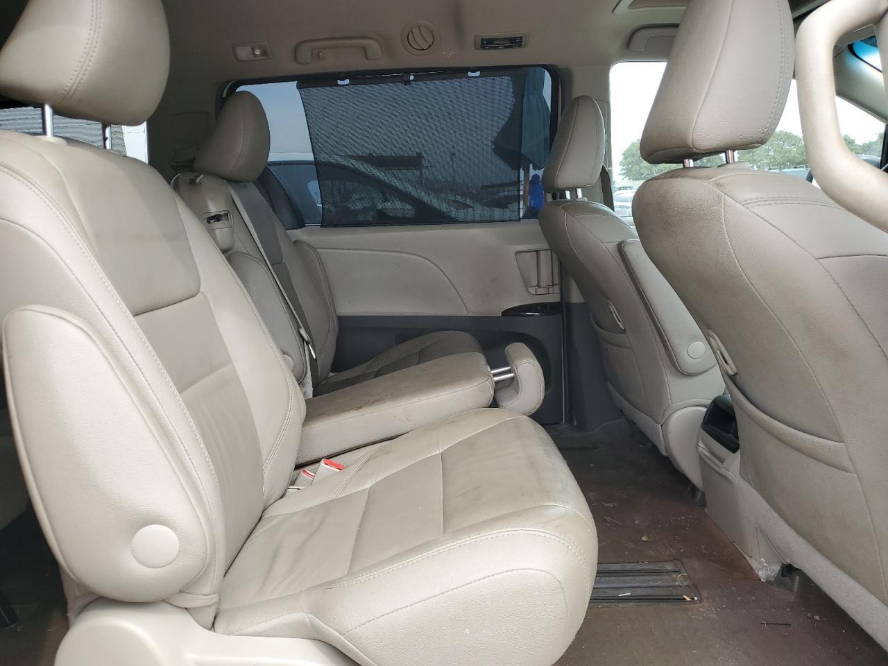 2015 TOYOTA SIENNA