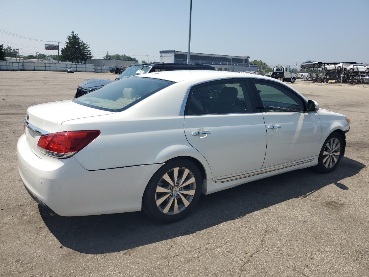 2011 TOYOTA Avalon