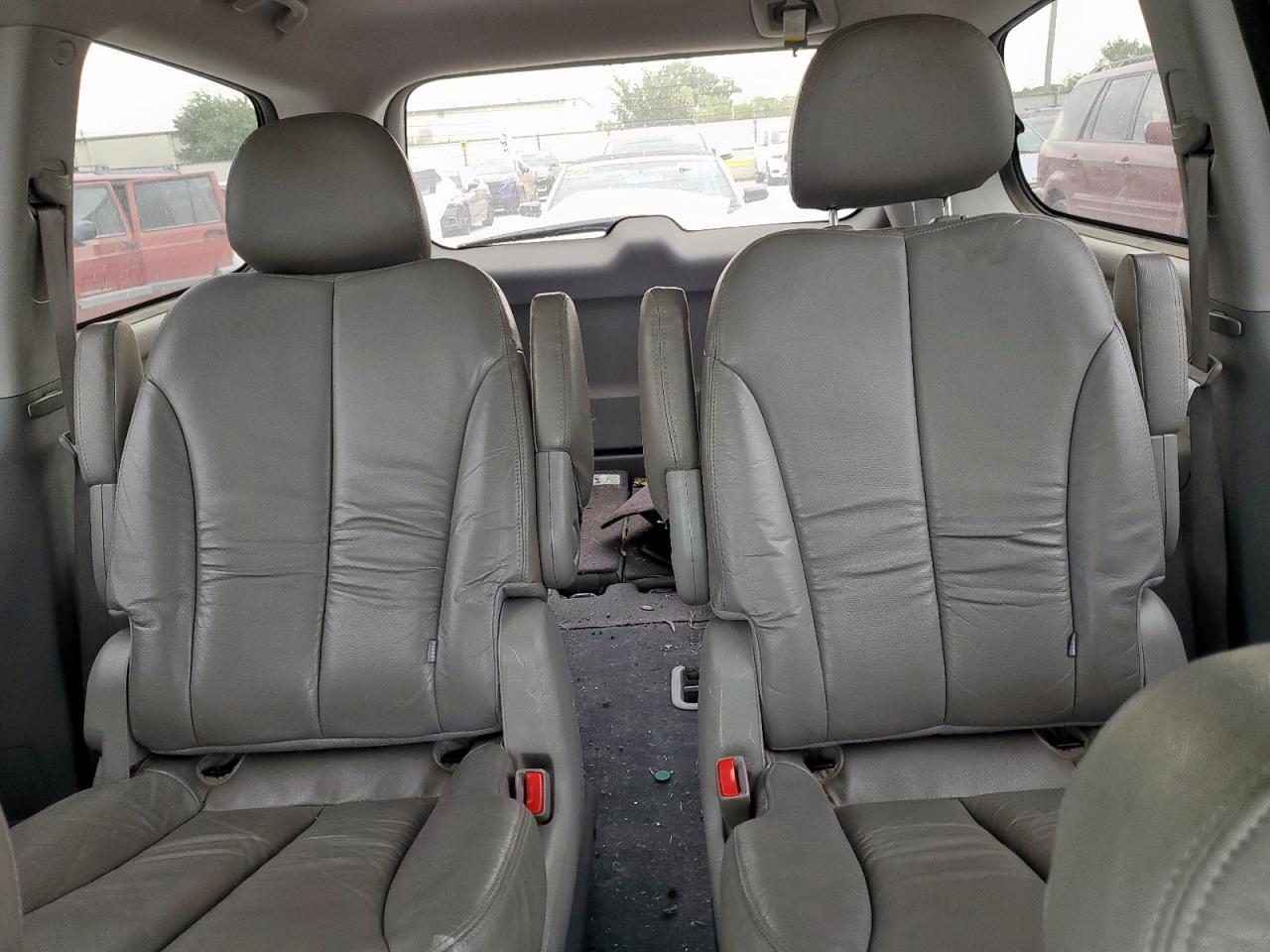 2014 KIA SEDONA