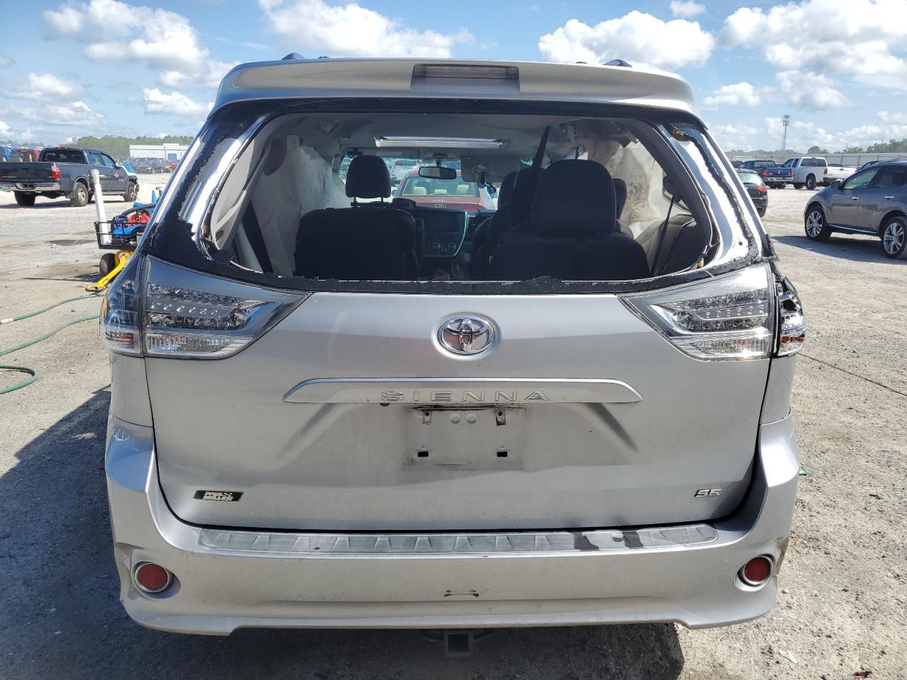 2016 TOYOTA SIENNA