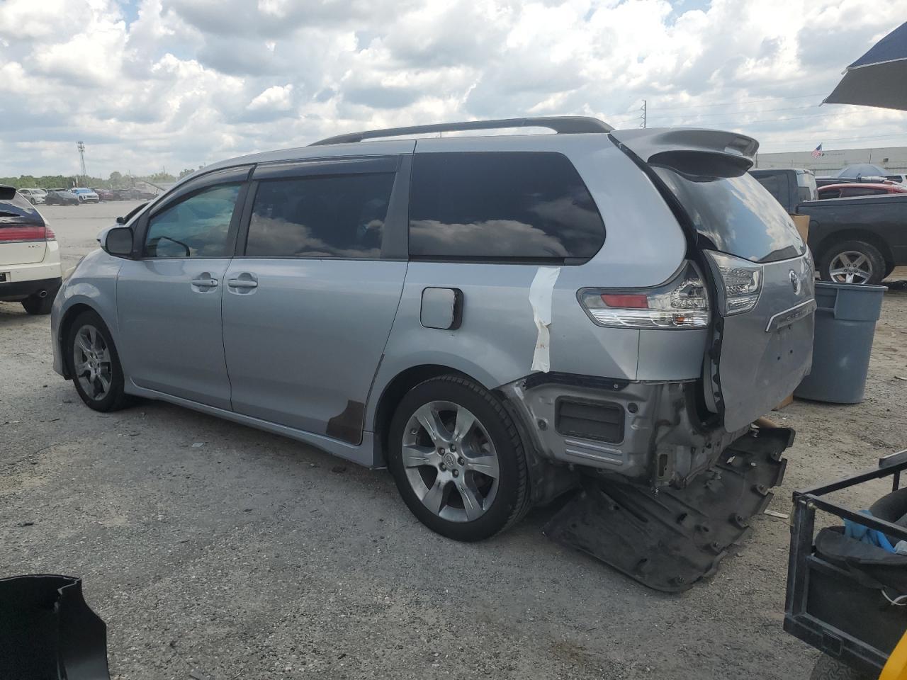 2012 TOYOTA SIENNA