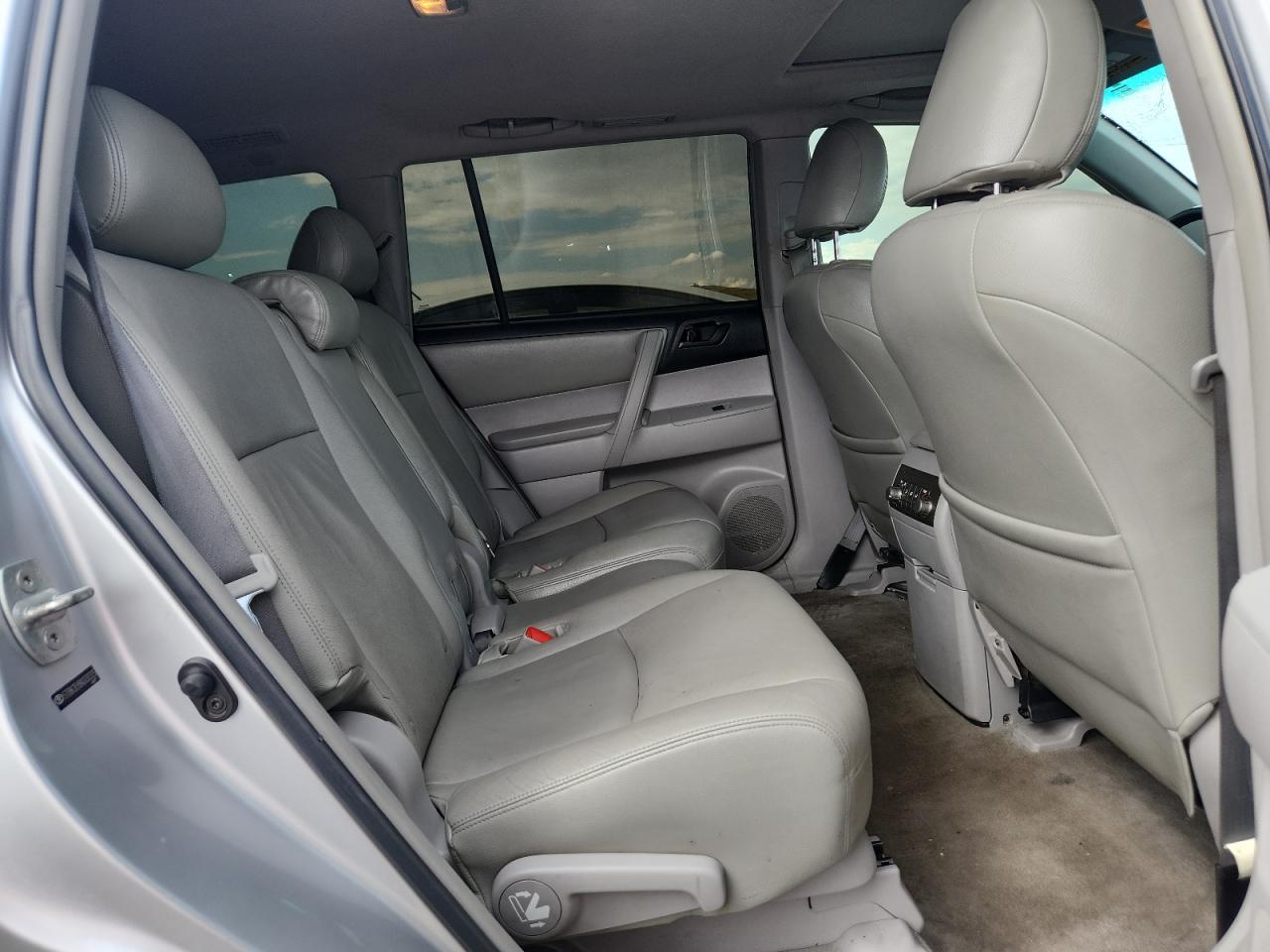 2010 TOYOTA HIGHLANDER