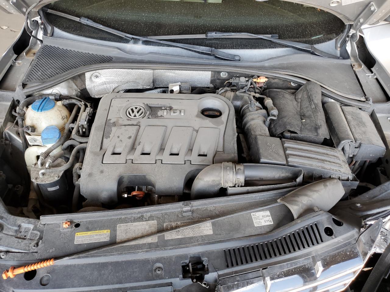 2013 VOLKSWAGEN Passat