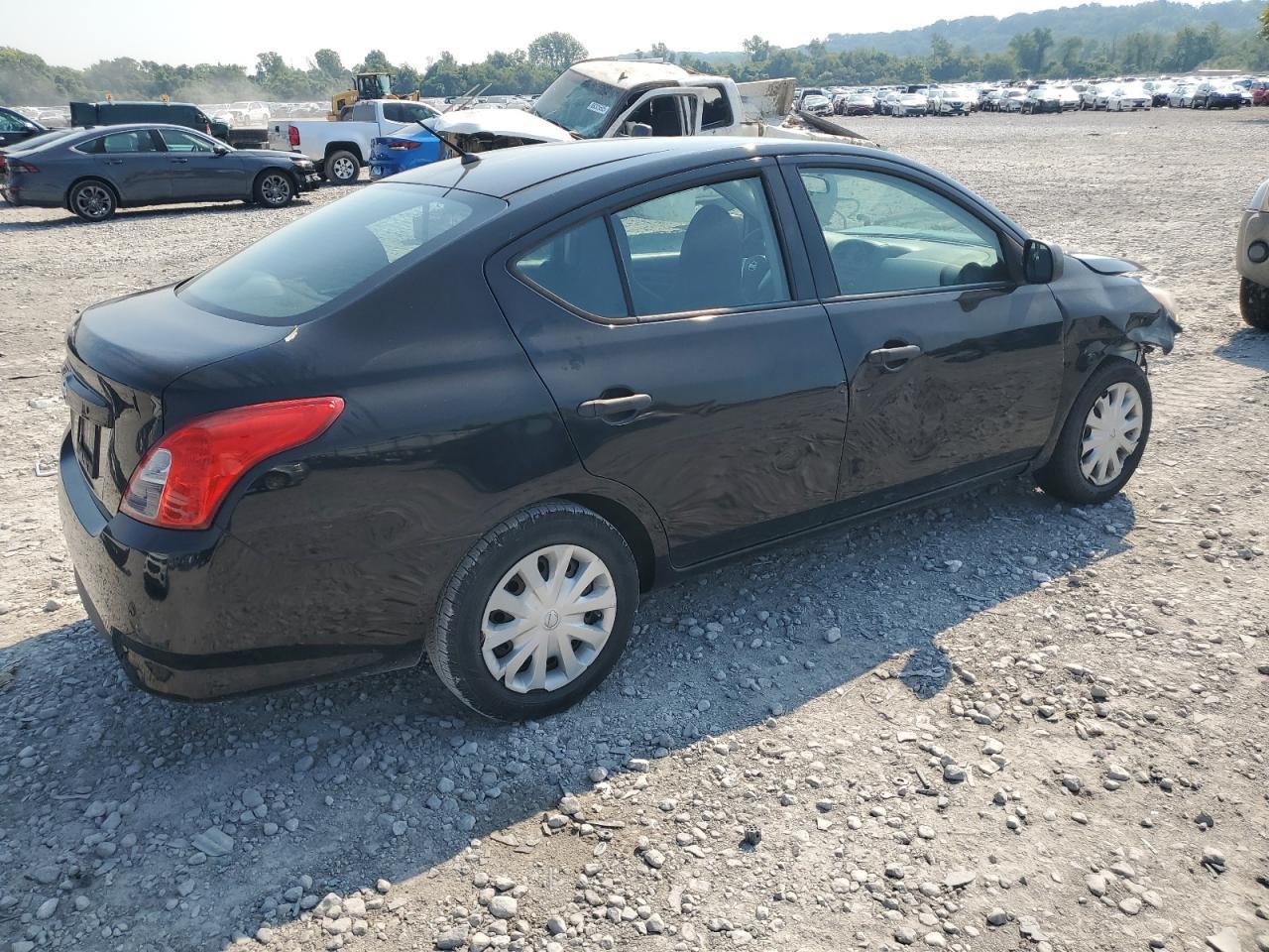 2015 NISSAN VERSA