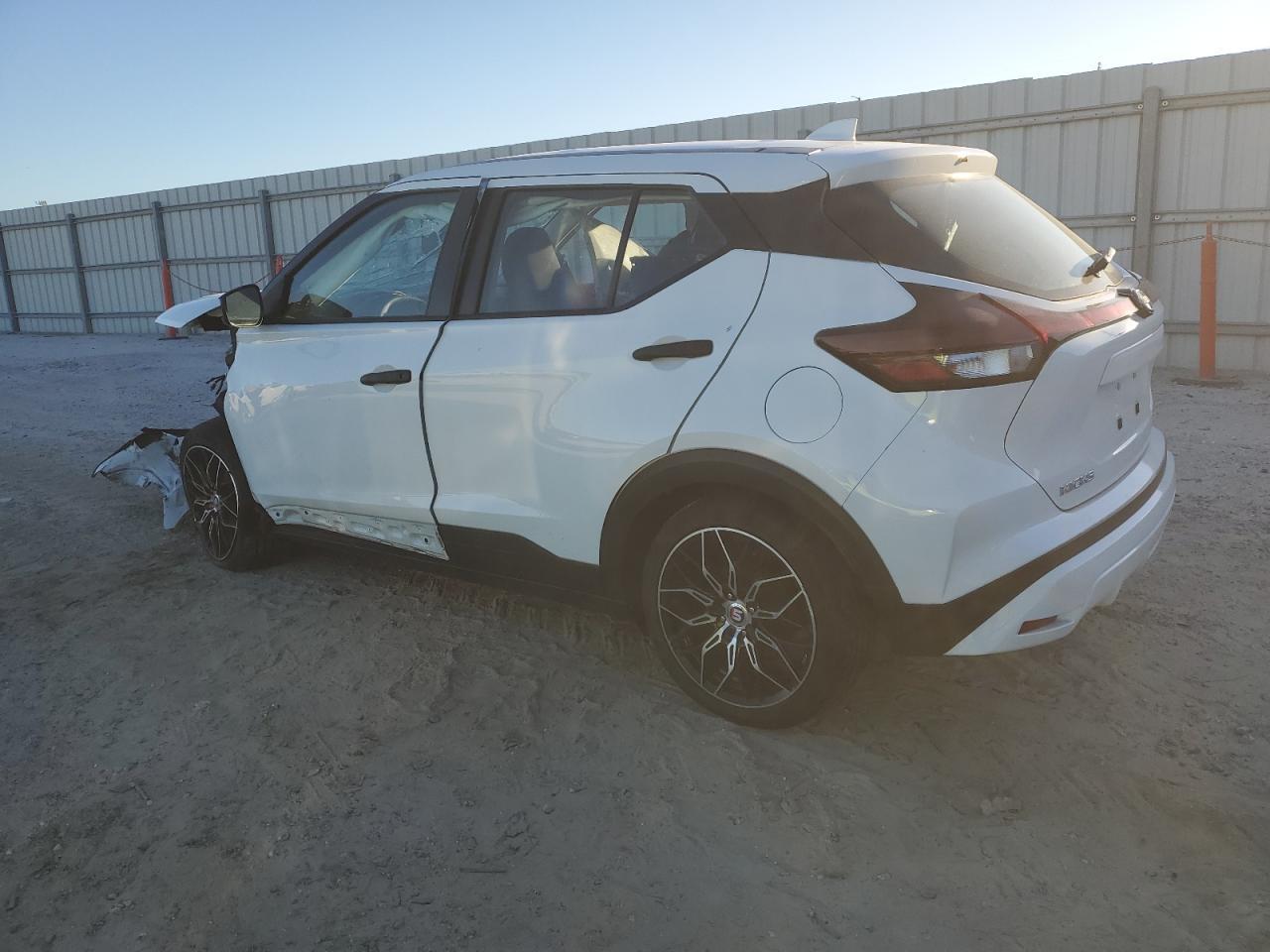 2022 NISSAN KICKS