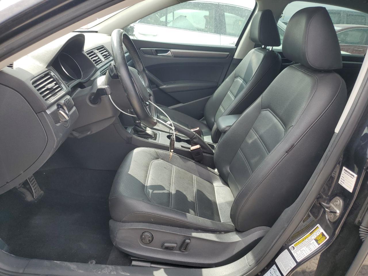 2017 VOLKSWAGEN Passat