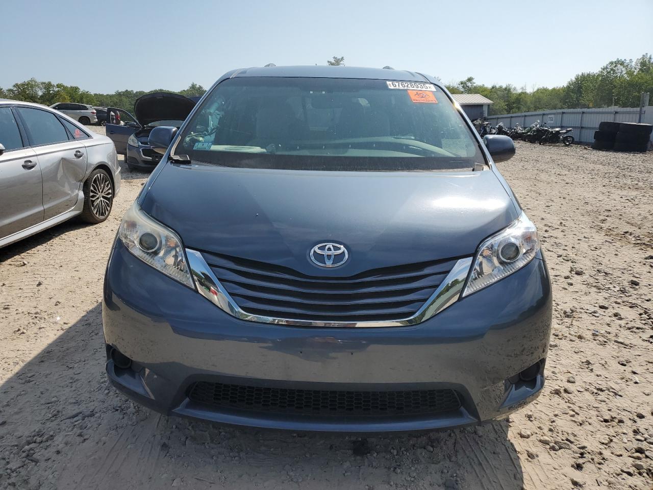 2015 TOYOTA SIENNA
