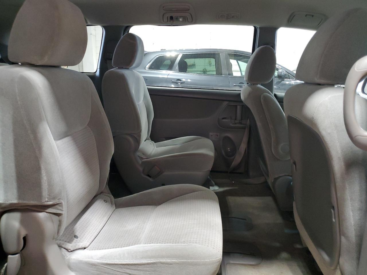 2010 TOYOTA SIENNA