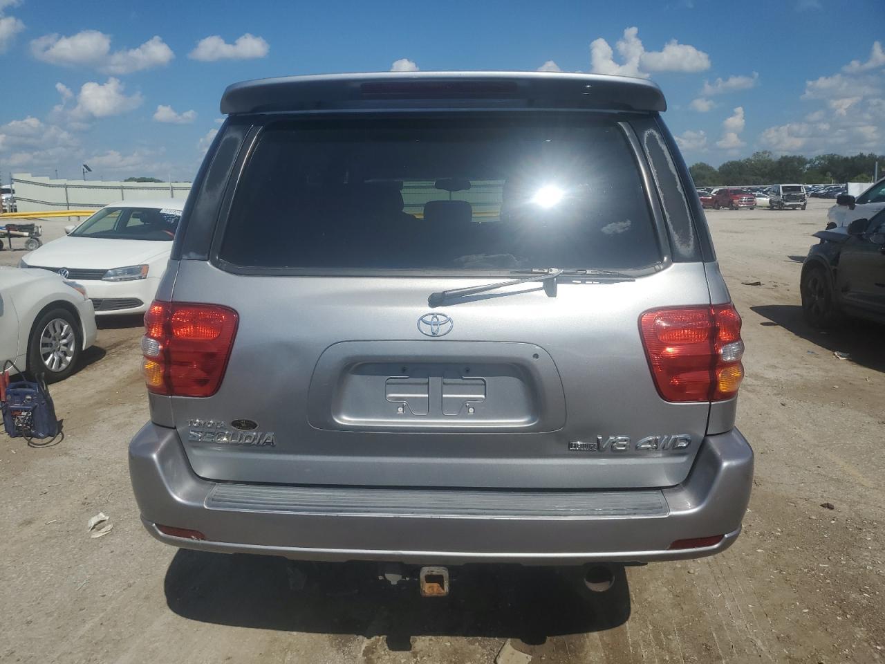 2004 TOYOTA Sequoia
