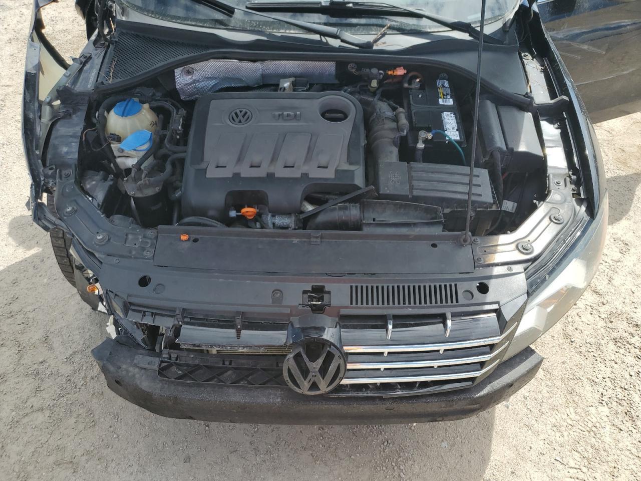 2012 VOLKSWAGEN Passat