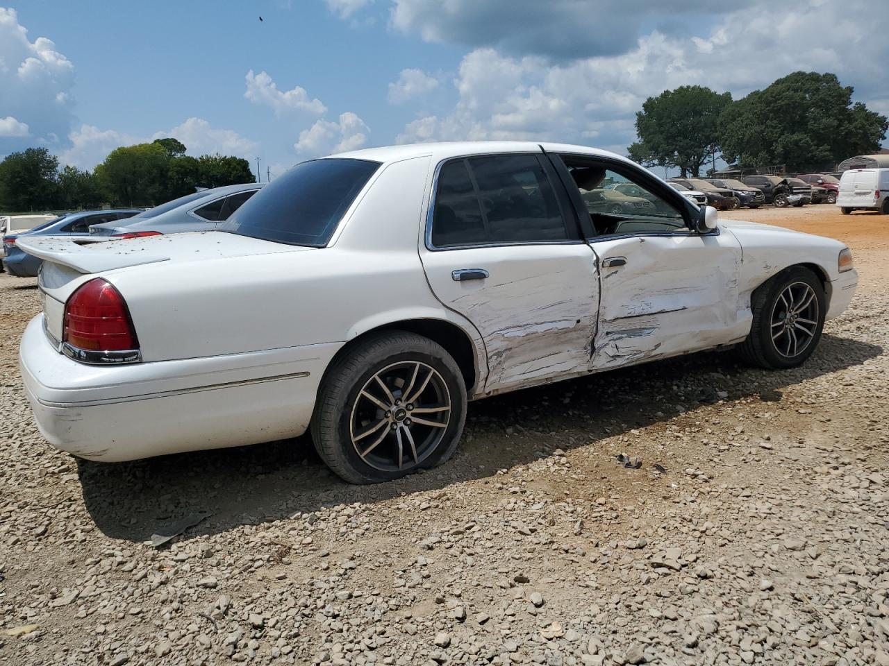 2002 FORD Crown Victoria