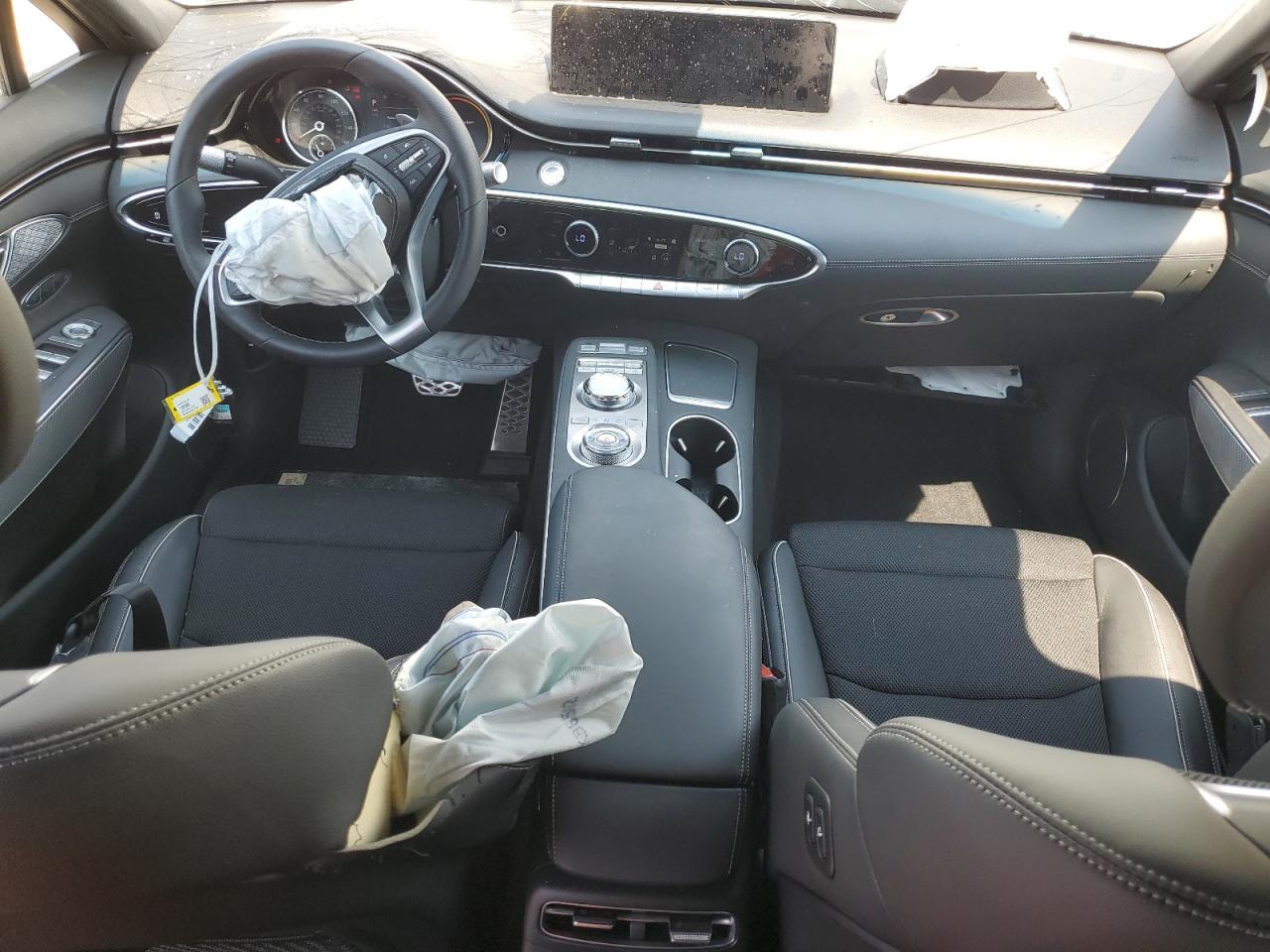 2025 GENESIS GV70