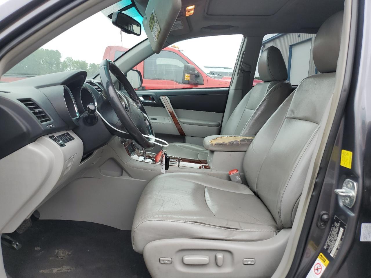 2011 TOYOTA HIGHLANDER