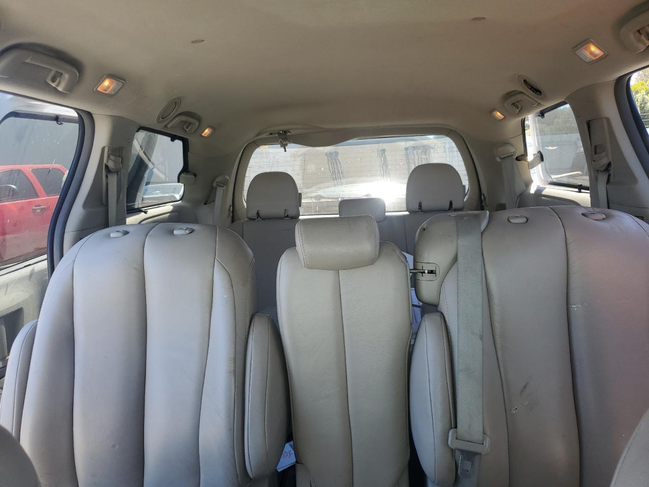 2013 TOYOTA SIENNA