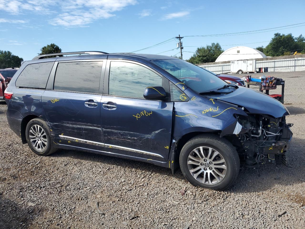 2019 TOYOTA SIENNA