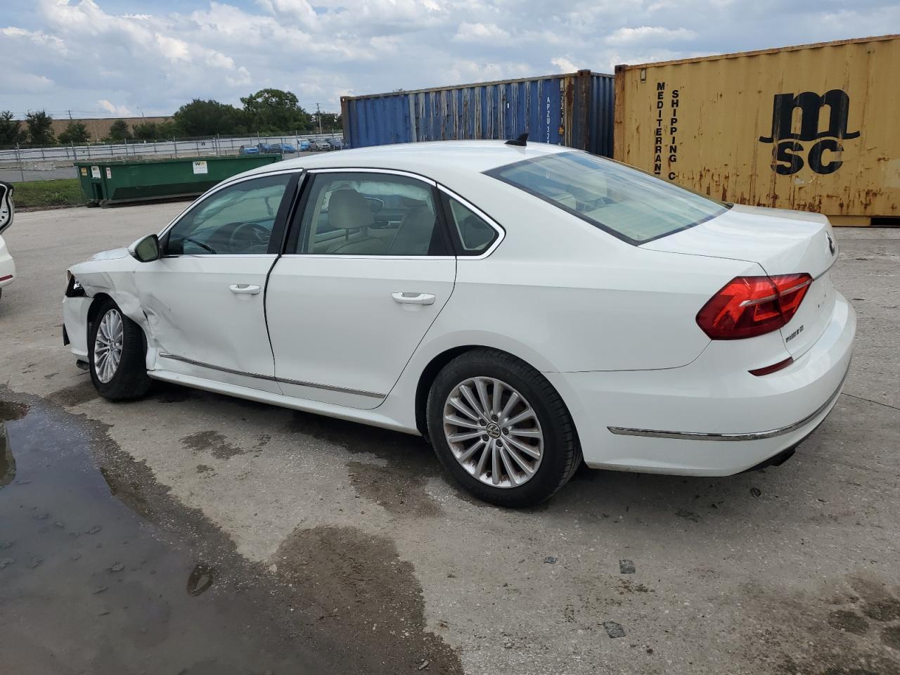 2016 VOLKSWAGEN Passat