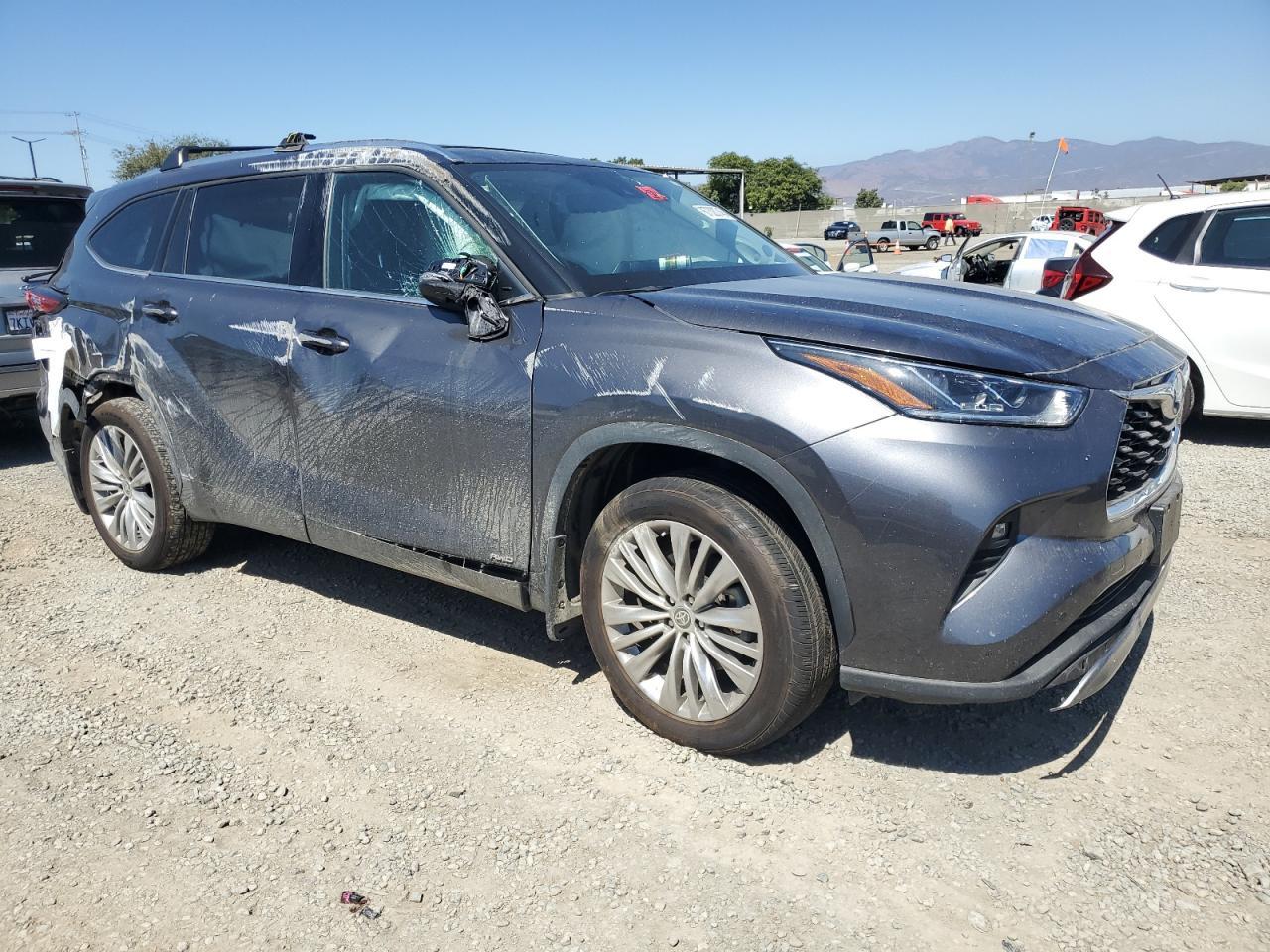 2022 TOYOTA HIGHLANDER