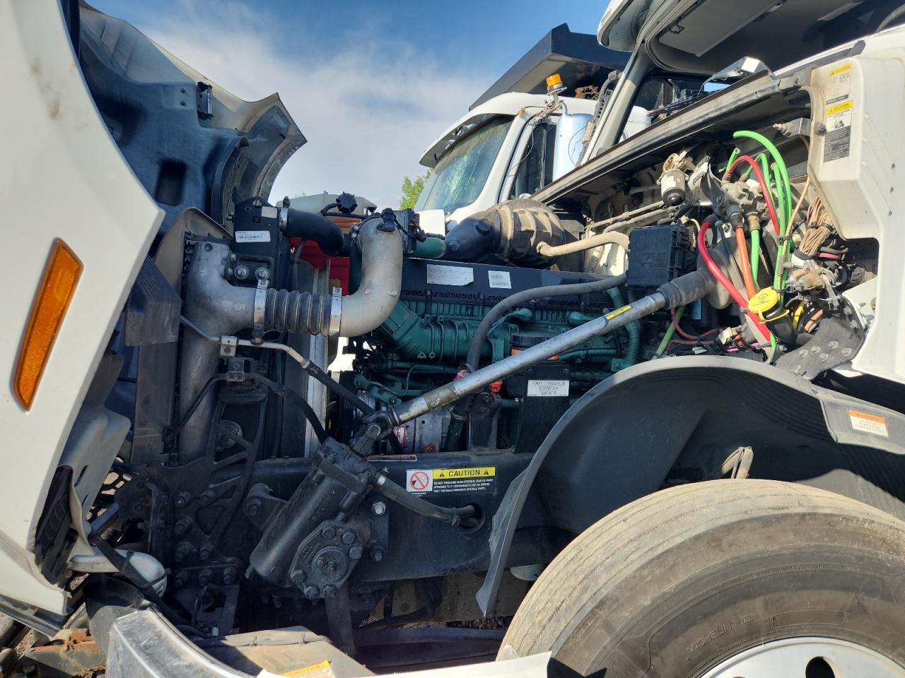 2022 VOLVO VNL