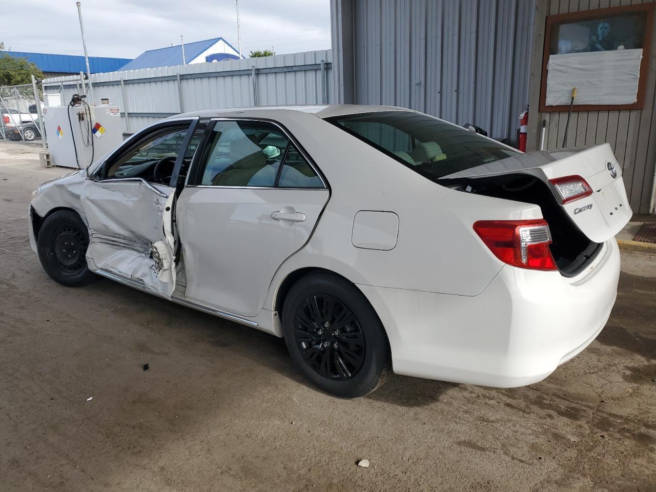 2014 TOYOTA CAMRY