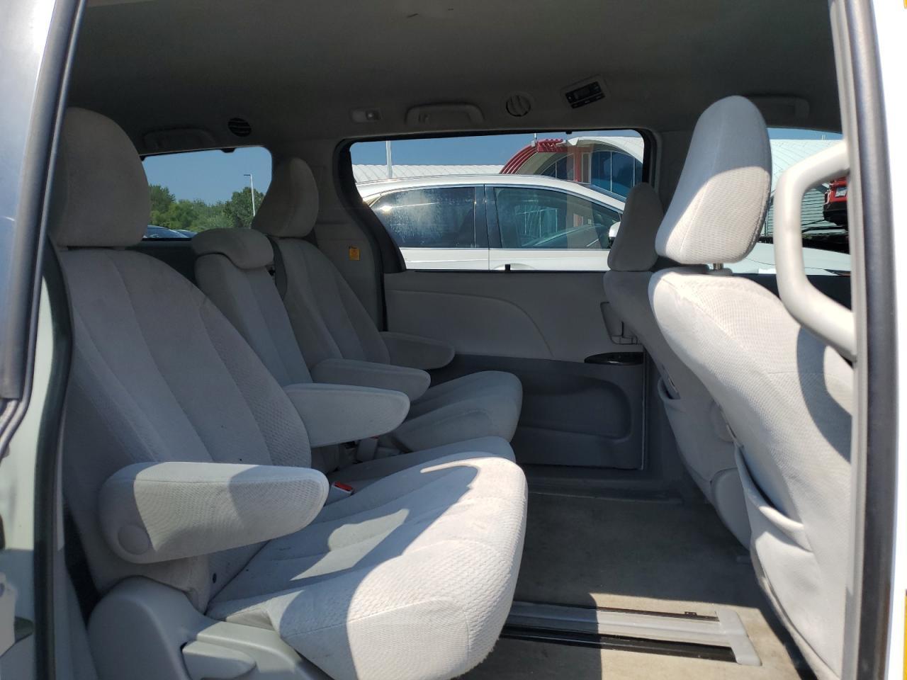 2013 TOYOTA SIENNA