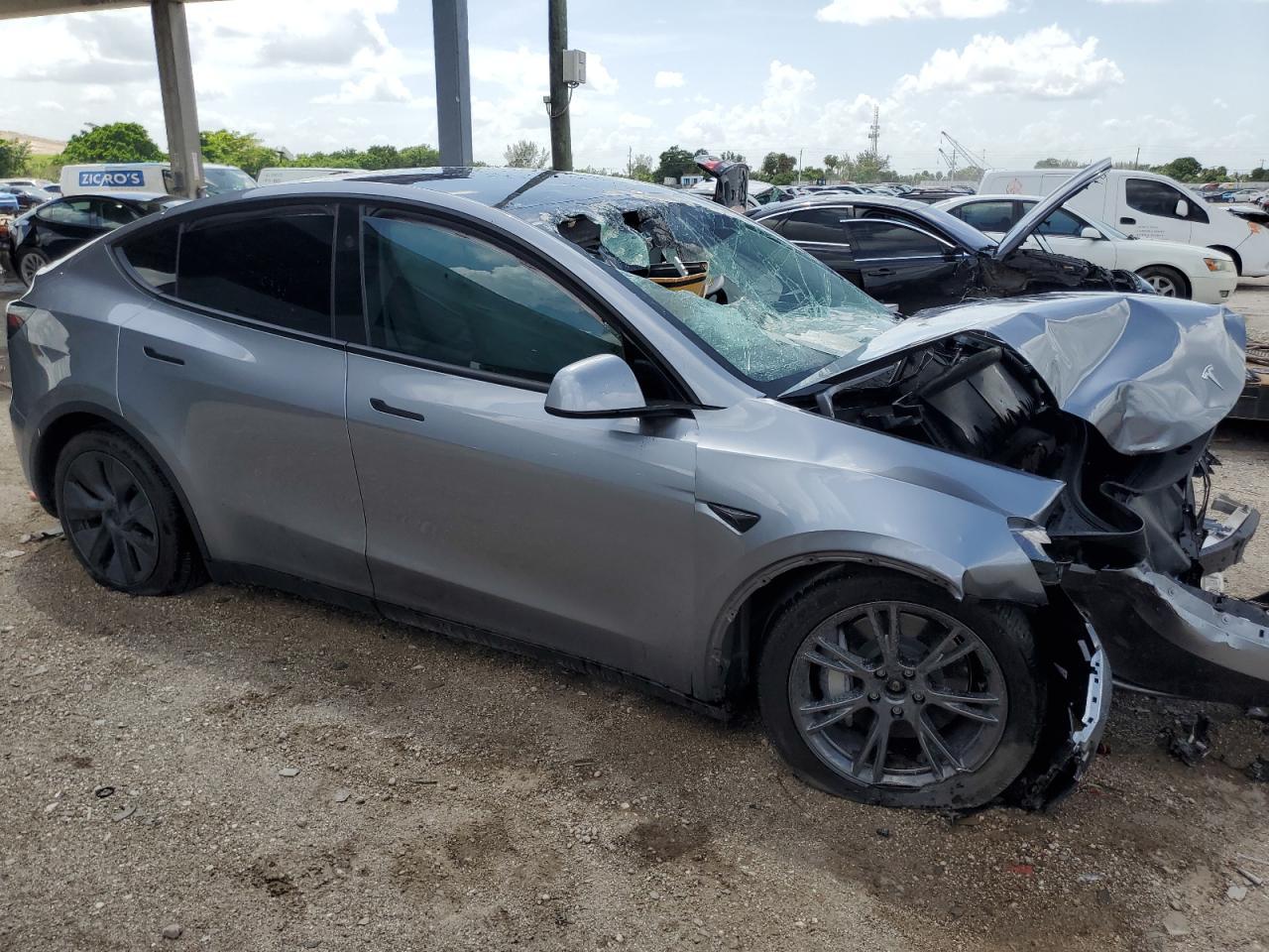 2025 TESLA MODEL Y