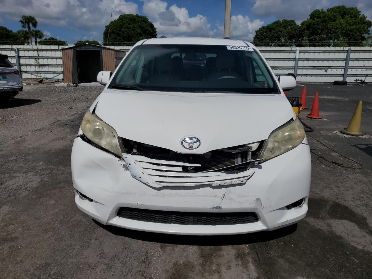 2012 TOYOTA SIENNA