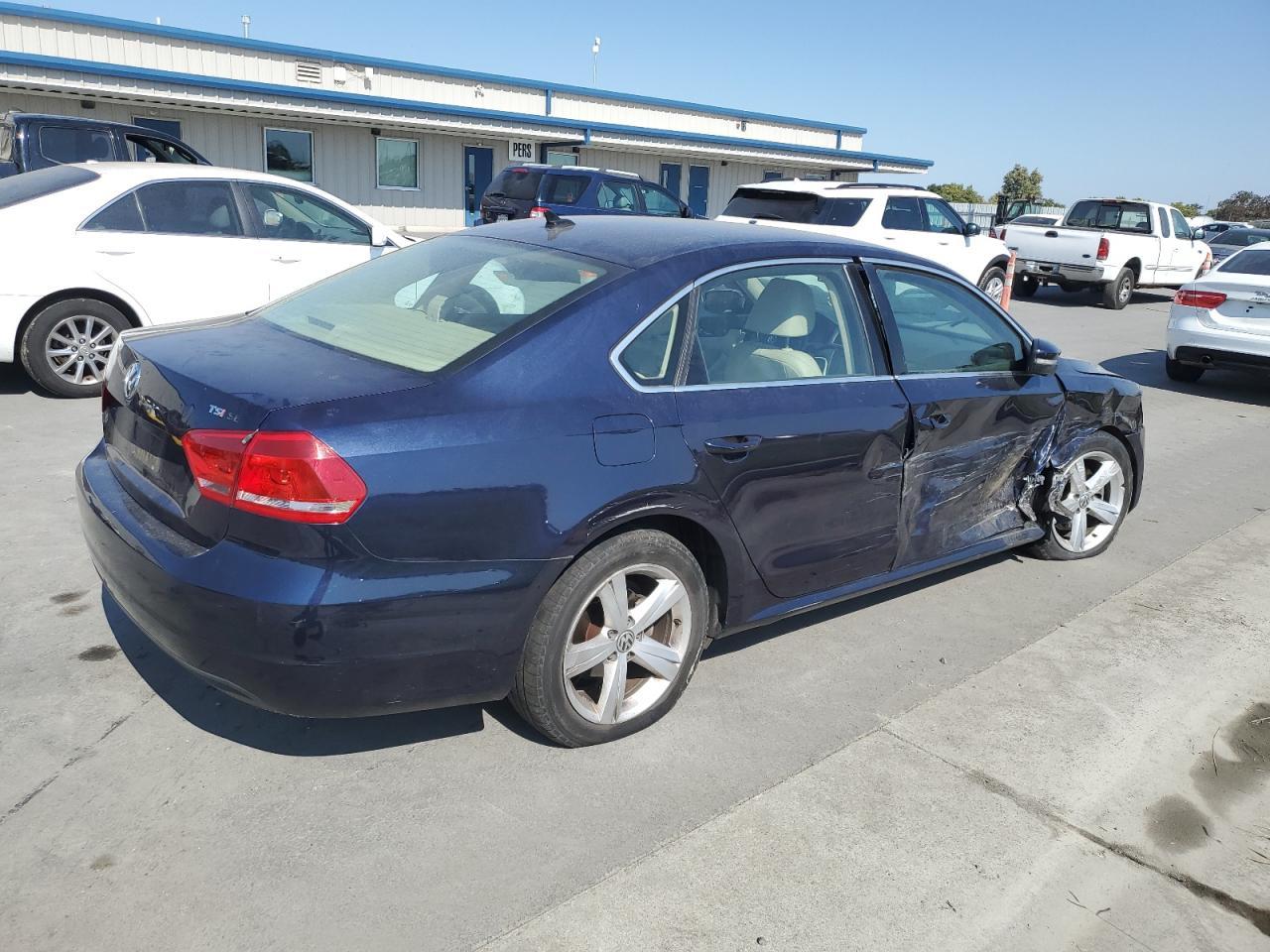 2014 VOLKSWAGEN Passat