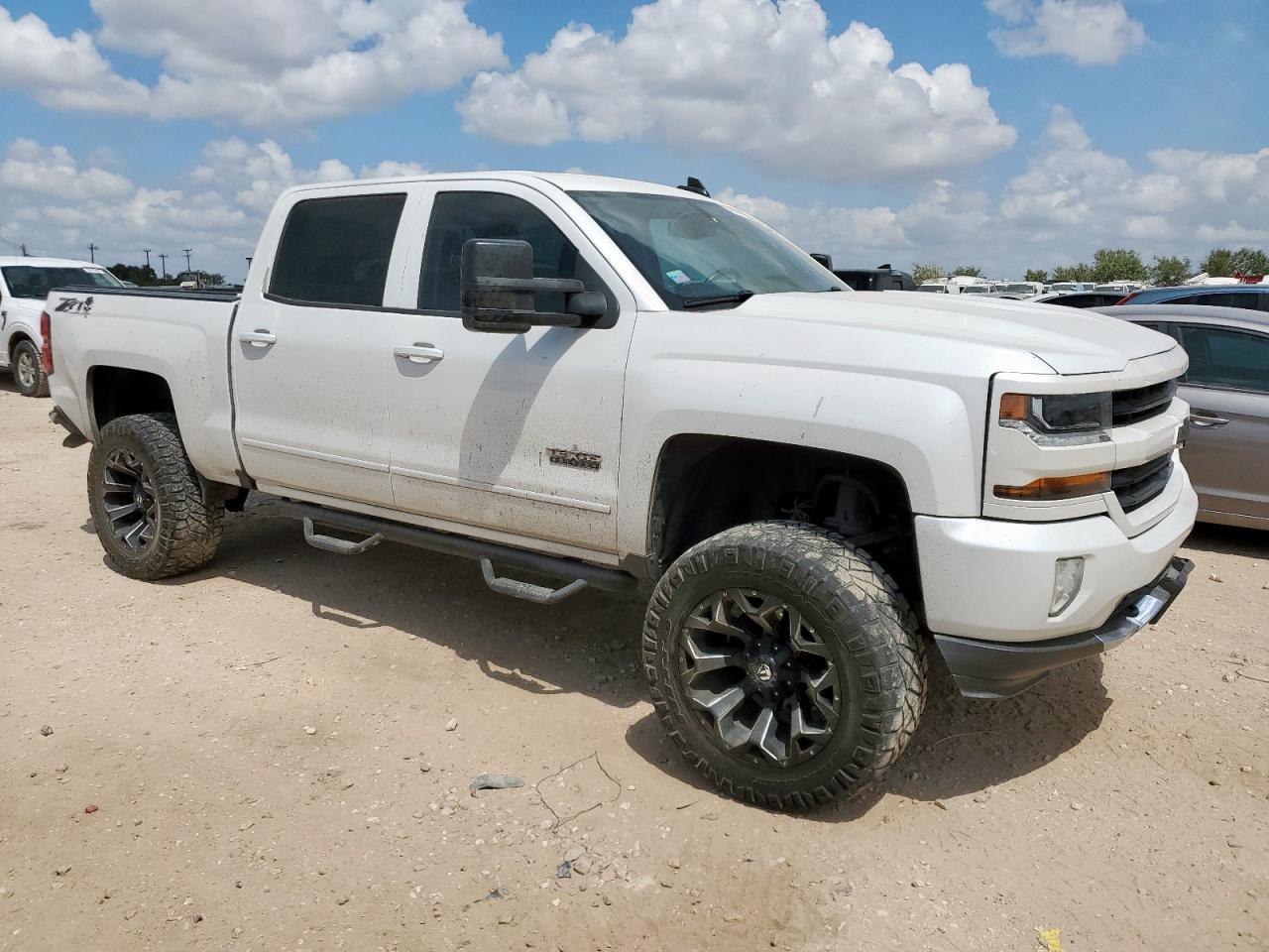 2018 CHEVROLET Silverado